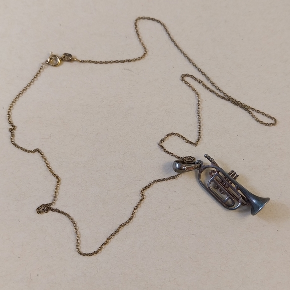 Vintage Jewelry - Sterling Silver Trumpet Pendant Necklace